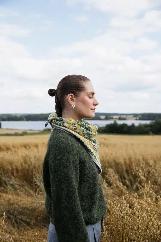 Laine-publishing-dee-hardwicke-jonna-helin_Cultivate-knitting-the-beauty-of-nature_Dreaming-in-the-park-scarf