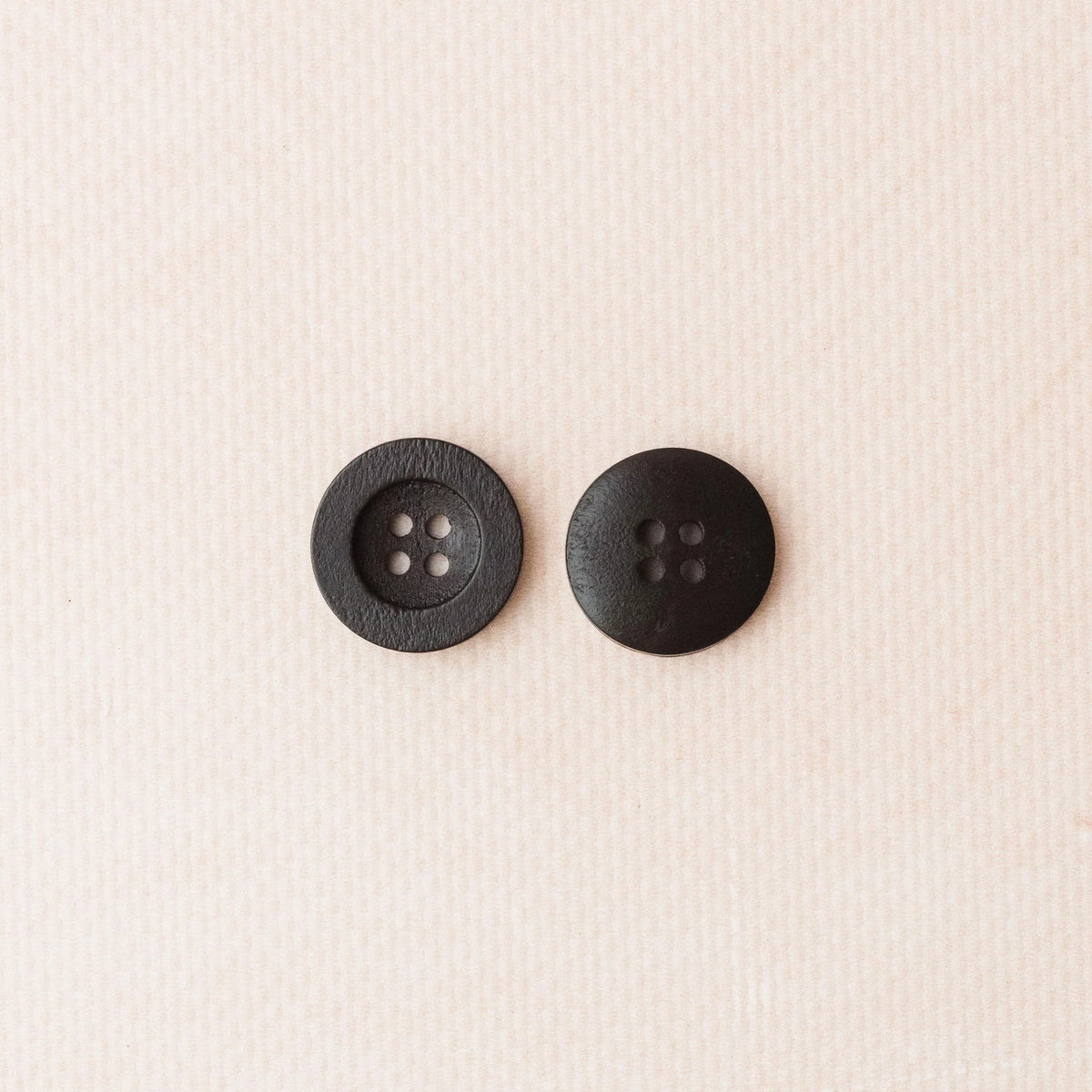 Boutons en bois noir 20 mm - KNITS