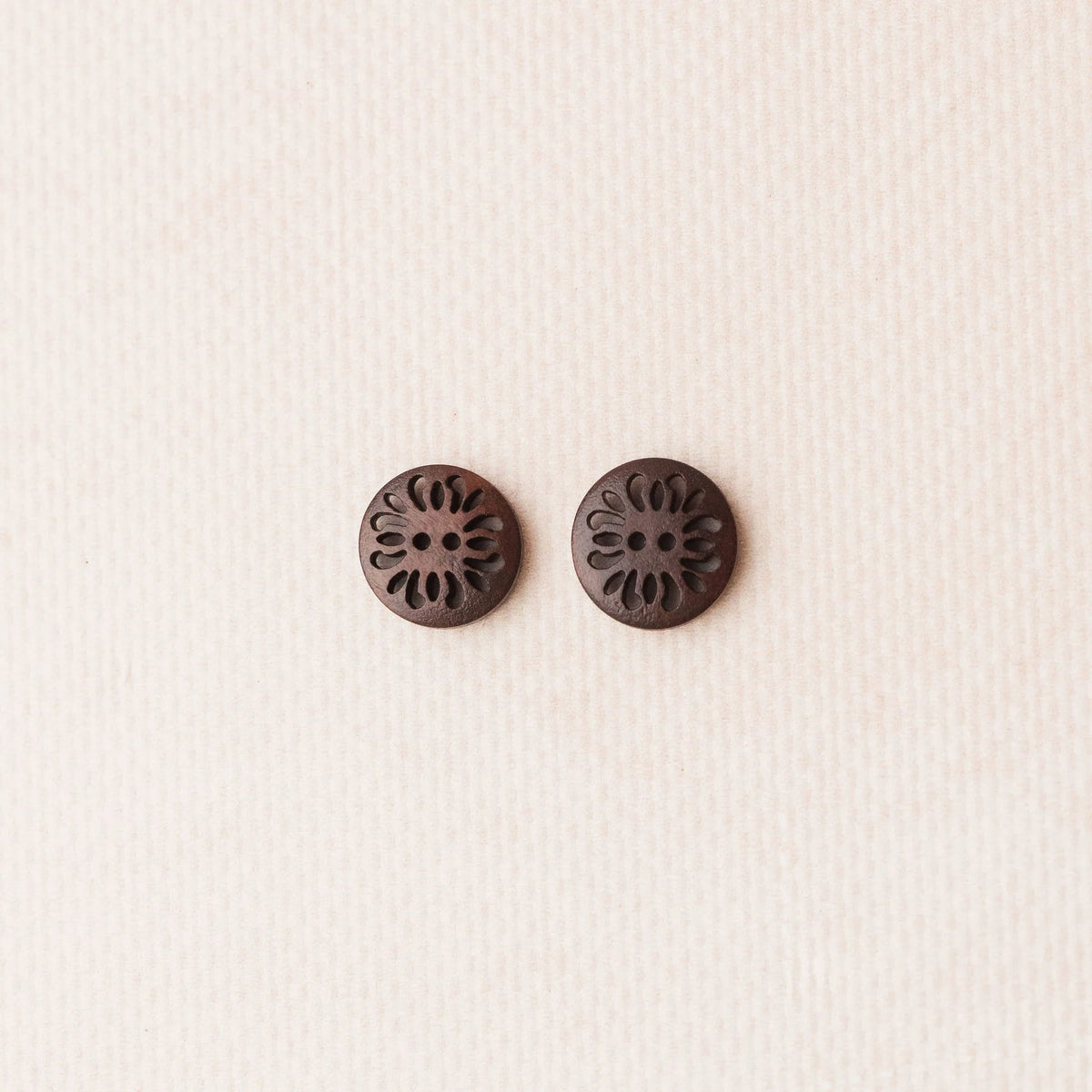 Boutons en bois foncé lace 15 mm - KNITS