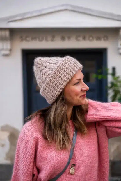 Kutova-Kika_Knits-to-wear_Twist-It-Beanie