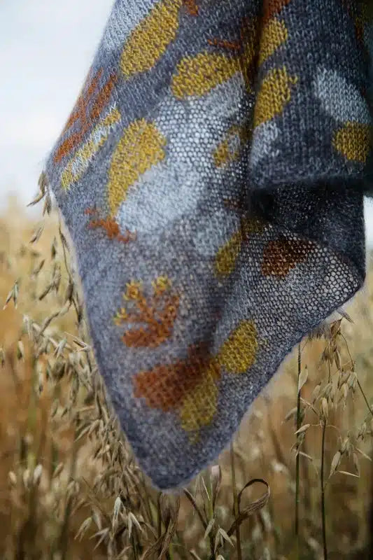 Laine-publishing-dee-hardwicke-jonna-helin_Cultivate-knitting-the-beauty-of-nature_Butterfly-sampler-scarf