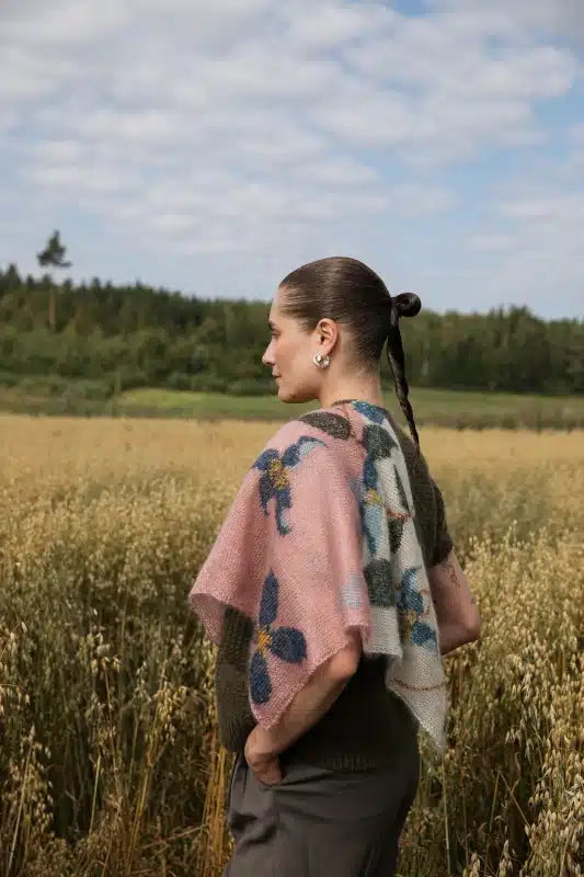 Laine-publishing-dee-hardwicke-jonna-helin_Cultivate-knitting-the-beauty-of-nature_Clematis-scarf