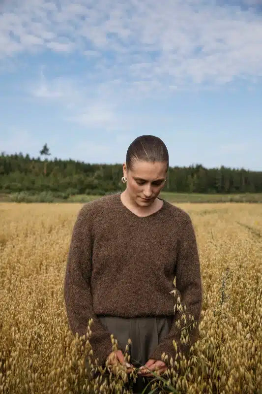 Laine-publishing-dee-hardwicke-jonna-helin_Cultivate-knitting-the-beauty-of-nature_Sally_sweater