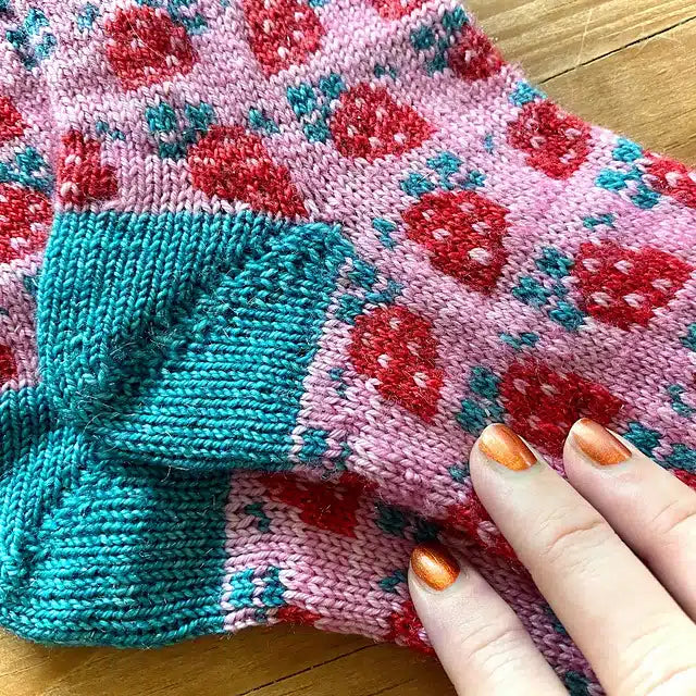 Berry-special-socks_Stone-knits_01