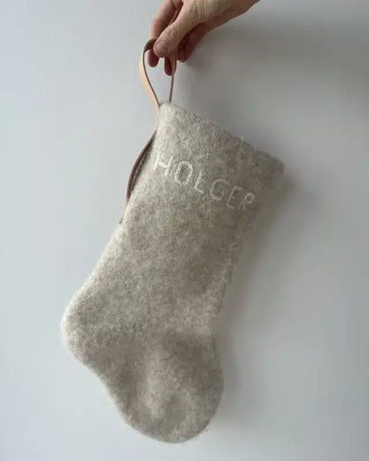 PetiteKnit_Leather-strap-for-Xmas-stocking_03