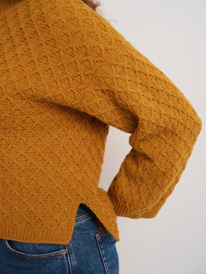 Laine_52-Weeks-of-Sweaters_Emanuela-Tantucci