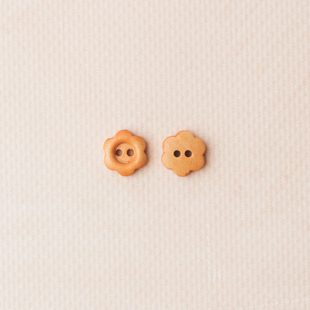 Boutons fleur en bois orange 13 mm - KNITS