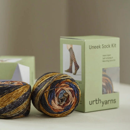 Kit de calcetines Uneek - Urth Yarns