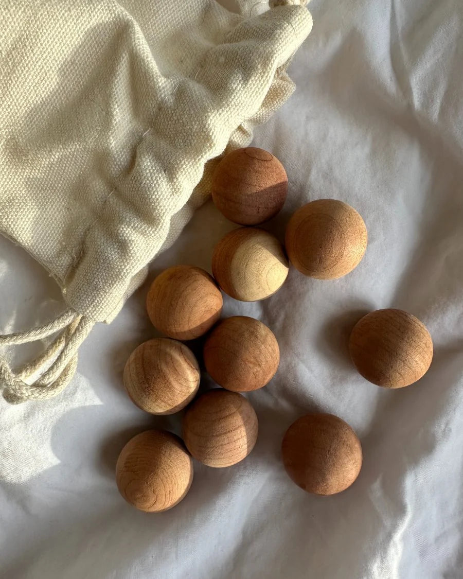 Balles en bois de cèdre - PetiteKnit